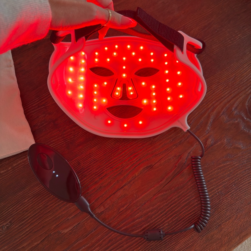 The Light Salon, Boost LED Mask - Picture 5 of 7